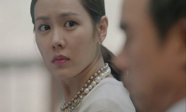 Dang nam au yem, chong che nha vo ngheo, ban khong muon ve