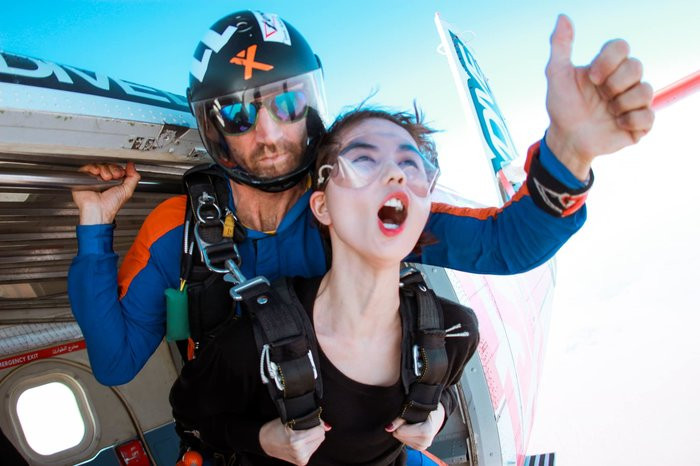 Ngoc Trinh nhay du voi trai dep o Dubai va bieu cam 