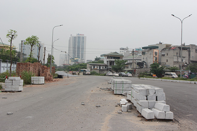 Du an duong noi Pham Hung - Le Duc Tho nhech nhac rac thai, cay chet-Hinh-2