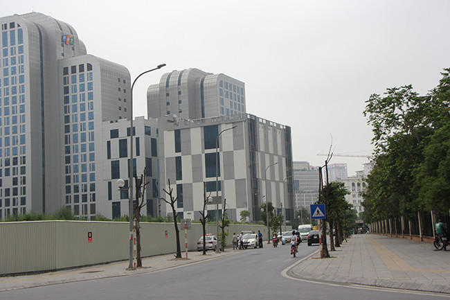 Trước tình trạng xuất hiện nhiều cây có dấu hiệu chết khô, người dân sống tại khu vực này đều tỏ ra lo lắng, bởi sắp chuẩn bị bước vào mùa mưa bão ở miền Bắc.