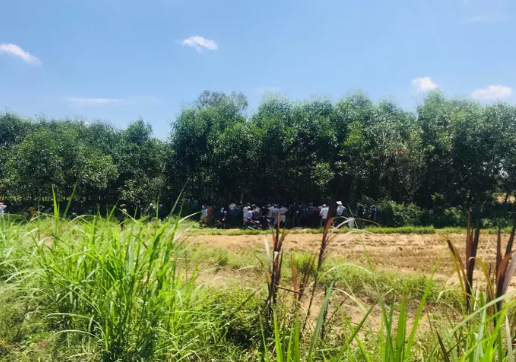  Người đàn ông chết bên đường, nghi sốc ma túy: Sáng 22/4, người dân tại xã Bình Định Nam (Thăng Bình, Quảng Nam), phát hiện thi thể ông Nguyễn Quận (59 tuổi, ngụ huyện Quế Sơn) nên đã trình báo cơ quan chức năng. Ông Quận chết trong tư thế nằm sấp, đầu hướng vào bụi cây. Tại hiện trường, Công an phát hiện bên cạnh thi thể nạn nhân có kim tiêm, nước cất dùng để sử dụng ma túy. 