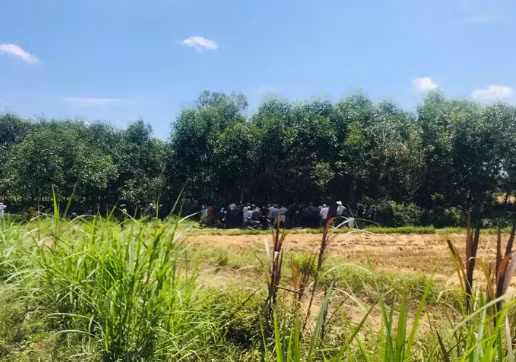  Người đàn ông chết bên đường, nghi sốc ma túy: Sáng 22/4, người dân tại xã Bình Định Nam (Thăng Bình, Quảng Nam), phát hiện thi thể ông Nguyễn Quận (59 tuổi, ngụ huyện Quế Sơn) nên đã trình báo cơ quan chức năng. Ông Quận chết trong tư thế nằm sấp, đầu hướng vào bụi cây. Tại hiện trường, Công an phát hiện bên cạnh thi thể nạn nhân có kim tiêm, nước cất dùng để sử dụng ma túy. 