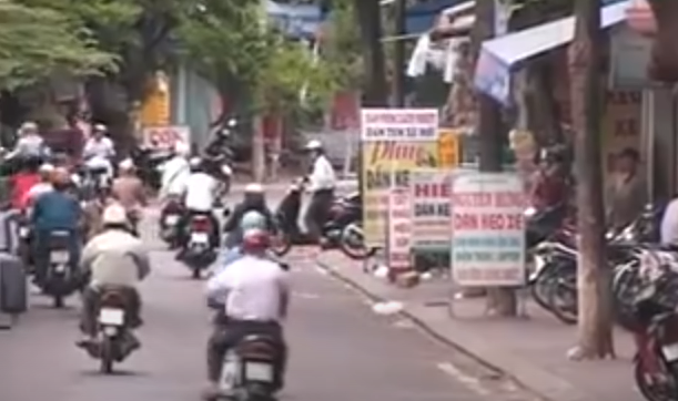 Cụ thể, chiều 11/11/2011, Cửu mượn xe mô tô biển số 16K6-2372 của chị Nguyễn Linh Tâm (SN 1976, là lễ tân cùng làm chung với Cửu ở khách sạn Tân Yến) để đi mua 2 sim điện thoại tại 1 tiệm điện thoại trên đường Nguyễn Thái Học- TP Quy Nhơn. 