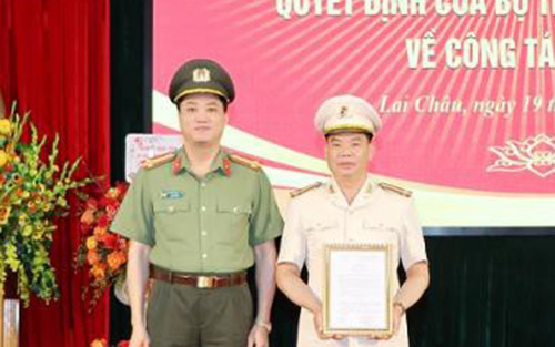  Thượng tá Tao Văn Trường sinh năm 1974, quê ở xã Khổng Lào, huyện Phong Thổ, tỉnh Lai Châu. Trước khi được bổ nhiệm làm Phó Giám đốc Công an tỉnh, thượng tá Tao Văn Trường là Trưởng phòng An ninh đối ngoại Công an Lai Châu.