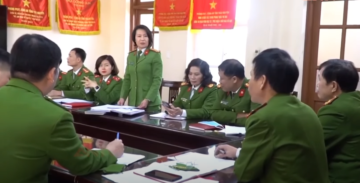 Tuy nhiên sắp bước sang năm mới năm 2022, dự báo của cơ quan điều tra là những đối tượng nghiện sẽ mua nhiều ma túy để sử dụng dần nên có thể các đối tượng trong đường dây sẽ tăng nguồn hàng. Các phương án bắt ở đâu? Bắt như thế nào? Và khi chặn bắt thì sẽ chặn trước hay chặn sau cần phải bố trí ra sao? Tất cả đều phải đưa ra tính toán một cách kĩ lưỡng.