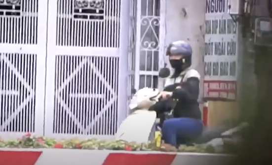 Điều khiến các trinh sát chú ý nhất đó là trong khoảng thời gian gần đây, Hải có những bất minh về kinh tế, thời gian. Qua bám nắm địa bàn, các trinh sát phát hiện có những đối tượng nghiện ma túy thời xuyên đến nhà Hải rồi lại đi ra rất nhanh. Đặc biêt, nhiều nguồn tin từ quần chúng nhân dân cho hay, Hải thường xuyên có mặt ở Sơn La dưới vỏ bọc là người buôn bán nông sản về Thái Nguyên.