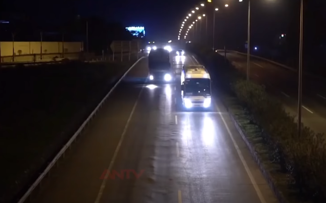 Từ các thông tin trên, ban chuyên án nhận định cần phải bám sát mọi hoạt động của Hải cũng như nắm bắt quy luật đi về của những chuyến hàng từ bến xe Sơn La về Thái Nguyên. Sau nhiều ngày theo dõi điều tra đến giữa tháng 12/2021, trinh sát tại địa bàn tỉnh Sơn La báo về cho ban chuyên án là "rắn ra khỏi hang".