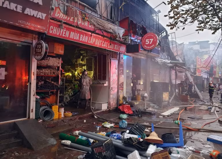 Nhiều cư dân đang ngủ bị đánh thức bởi tiếng la hét, các gia đình hàng xóm vội tháo chạy ra ngoài. Đến khoảng 6h sáng cùng ngày, đám cháy đã được dập tắt hoàn toàn. Vụ cháy không gây ra thiệt hại về người, lực lượng chức năng đang thống kê thiệt hại về tài sản.