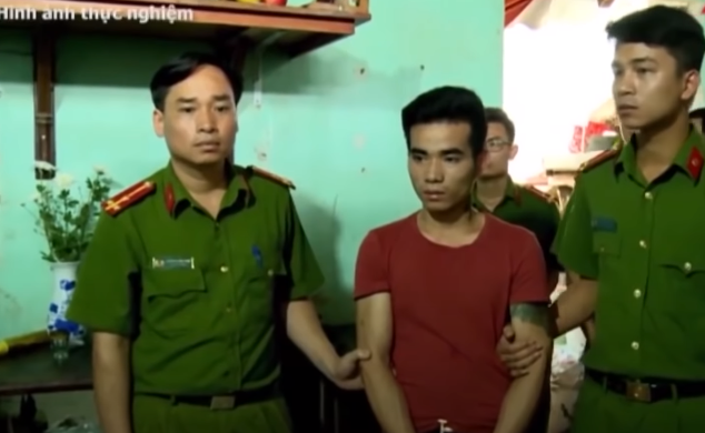 Dư khai, quen anh Hòa trong những lần đi bán hàng rong tại các hội chợ, khoảng 20h ngày 7/7/2018, Dư và anh Hòa cùng về nhà anh Hòa tại TP Vĩnh Yên để ngủ. Tại đây, Dư đòi số tiền 15 triệu đồng anh Hòa vay, nhưng anh không có tiền để trả.