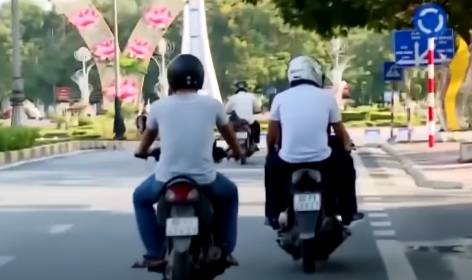 Tập trung điều tra, Ban chuyên án nhận định, hung thủ có thể là người quen với anh Hòa. Hơn 100 CBCS Công an tỉnh Vĩnh Phúc đã được tung đi khắp 25 tỉnh phía Bắc tập trung xác minh các mối quan hệ của nạn nhân, nhưng những người có liên quan tới Hòa cũng di động theo các hội chợ ở khắp nơi.