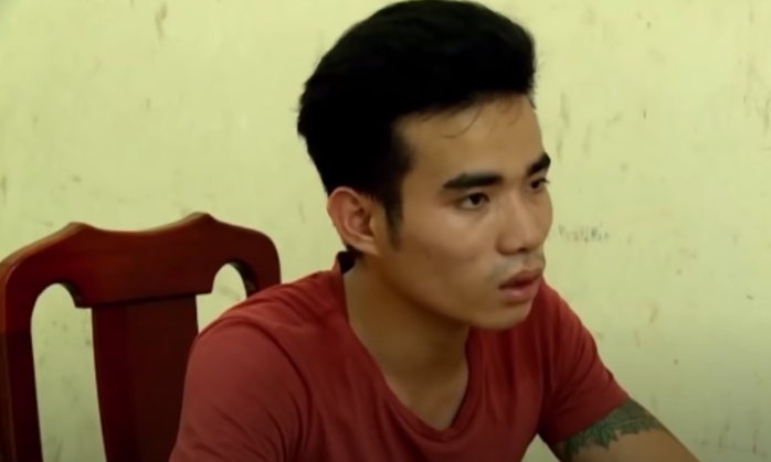 Tại CQĐT, lúc đầu, Dư cực kỳ bình tĩnh, một mực khẳng định mình không liên quan đến vụ án. Nhưng khi CQĐT thu giữ chiếc xe máy của nạn nhân cầm cố tại một tiệm cầm đồ ở huyện Vị Xuyên và người đem cầm chính là Dư thì y đã cúi đầu nhận tội.