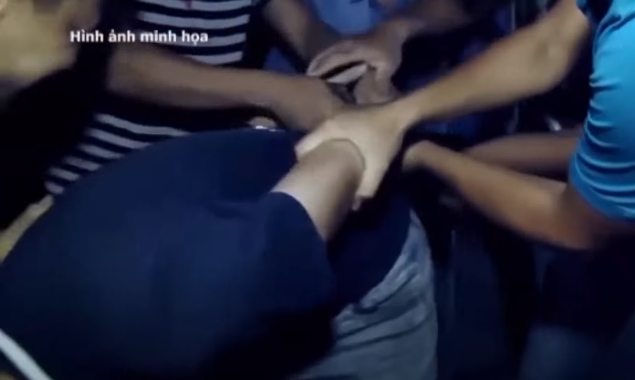 Phương án bắt đối tượng Dư được tính toán kĩ càng, sao cho an toàn, bí mật, bất ngờ. Nhận định có khả năng Dư sẽ trốn sang Trung Quốc nên Ban chuyên án tổ chức đón lõng đối tượng tại nhà y ở huyện Vị Xuyên. Tại khu vực nhà Dư, do đêm tối, cây cối rậm rạp, khu Dư ở lại có tới 3 nhà nên trinh sát phải nắm tình hình, mật phục suốt đêm. Đến khoảng 3h sáng ngày 11/9/2018, các mũi trinh sát bí mật khép chặt vòng vây, đồng loạt tiếp cận không cho đối tượng kịp phản ứng.