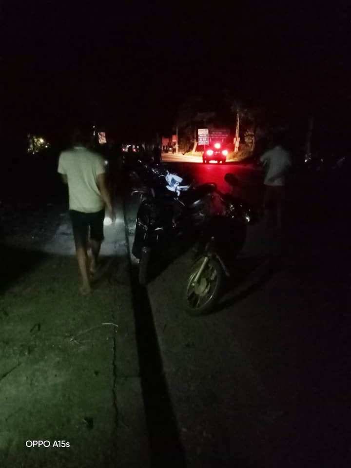 Theo đó, vào khoảng 19h ngày 28/4, nhận được tin báo của học sinh cho rằng em D. mất tích xã đã huy động lực lượng đi tìm. Đến 21h cùng ngày, lực lượng chức năng nhận được tin báo từ nhóm người đi lặn cá phát hiện thi thể em D. 