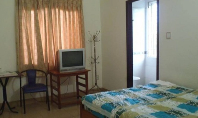  Người phụ nữ tử vong bất thường khi vào nhà nghỉ: Bà N.T.K. (40 tuổi, ngụ TP Đồng Xoài, Bình Dương) và một người đàn ông đi xe máy đến nhà nghỉ T.H. (phường Tân Xuân, TP Đồng Xoài) nghỉ qua đêm. Sáng hôm sau, người đàn ông đi cùng bà K. ra trả tiền phòng, lấy xe máy về trước. Nghi có điều bất thường, chủ nhà nghỉ đã lên kiểm tra. Lúc này, chủ nhà nghỉ phát hiện bà K. đã tử vong trên giường. 