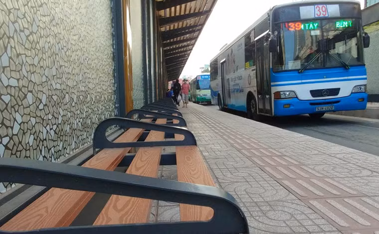 Với nhiều tiện ích đặc biệt, trạm Bến Thành được đánh giá "thừa sức" đạt chuẩn trạm xe bus 5 sao với tổng diện tích 5.600 m2 bao gồm toàn bộ phần mặt đường dành riêng cho ôtô.