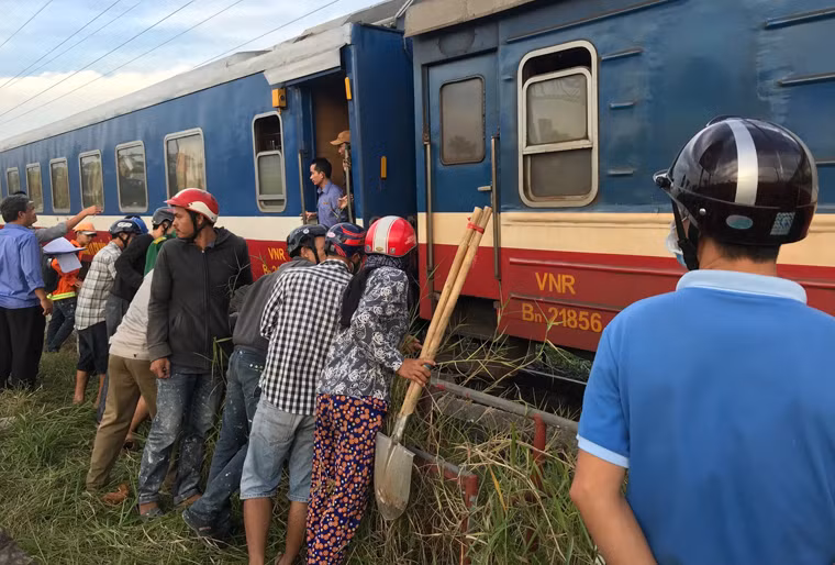 Dù lái tàu đã lập tức hãm (thắng) khẩn cấp để dừng nhưng vẫn không thể tránh được tai nạn và nạn nhân tử vong tại chỗ.