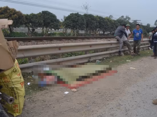 8. Đâm vào hàng rào hộ lan, một người tử vong Khoảng 13h30 phút chiều 23/3, trên QL1A đoạn qua xã Diễn Yên huyện Diễn Châu (Nghệ An), người đàn ông quê tỉnh Thanh Hóa điều khiển xe Win BKS 26 -116F3 chạy theo hướng Hà Nội – Vinh, khi đến địa phận xã Diễn Yên (Diễn Châu, Nghệ An) với tốc độ nhanh, do không làm chủ được tốc độ đã lao xe vào hàng rao hộ lan quốc lộ 1A dẫn đến tử vong tại chỗ.