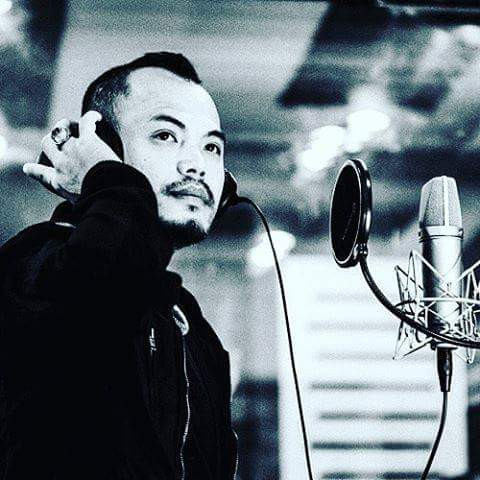 5. Trần Lập qua đời ở tuổi 42 sau 4 tháng bệnh nặng Thủ lĩnh ban nhạc Bức Tường qua đời vào trưa nay 17/3 tại nhà riêng sau thời gian điều trị bệnh ung thư trực tràng. Sự ra đi của anh dẫu đã được báo trước nhưng vẫn khiến người hâm mộ, bạn bè đau xót. Cách đây khoảng 5 tháng, nhạc sĩ Trần Lập được phát hiện bị ung thư trực tràng nhưng ở giai đoạn cuối, vì thế anh phải tiến hành phẫu thuật trực tràng và xạ trị hóa chất.