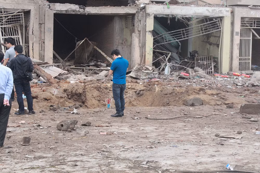 No kinh hoang o KDT Van Phu: Thu duoc vat lieu che tao bom-Hinh-2