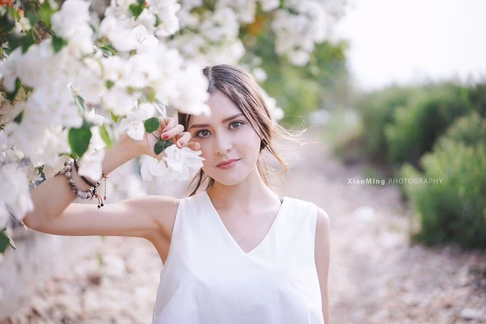 Khó lòng có thể rời mắt trước bông hồng lai 9X bởi vẻ ngoài vô cùng xinh đẹp, cuốn hút.