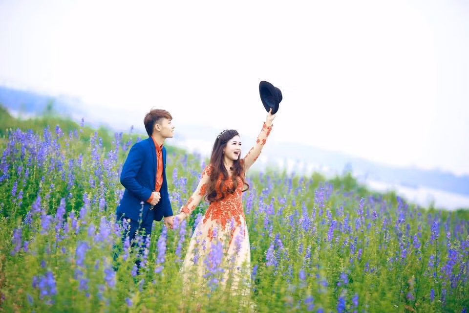 Được sống chung với một nửa đích thực của cuộc đời mình, đôi vợ chồng trẻ luôn tỏ ra vui mừng, phấn khởi. Mới đây, trên trang cá nhân chú rể đã hào hứng khoe tin vui khiến không ít người ngưỡng mộ.