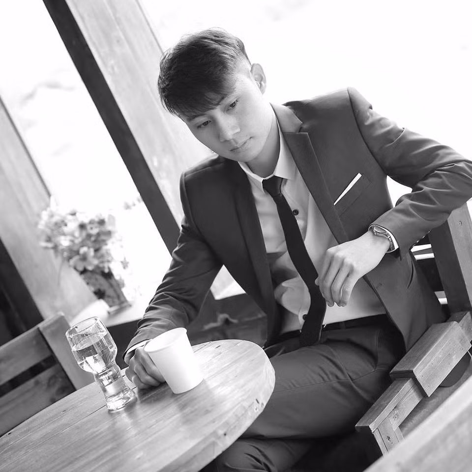 Chú rể Văn Thắng cũng vô cùng điển trai, nam tính.