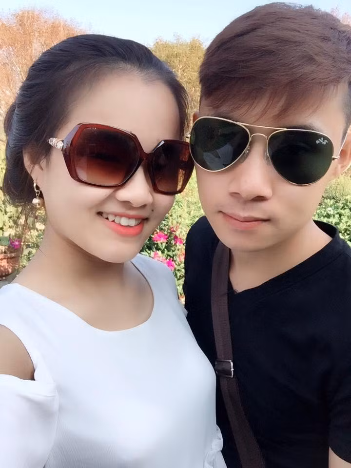 Cặp đôi quen nhau qua mạng và tiến đến hôn nhân sau 2 năm tìm hiểu.