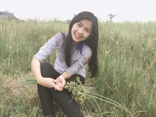 Thanh Thư quyết định từ chối tất cả những lời mời này bởi đơn giản cô còn đang đi học, cần nhiều thời gian dành cho bài vở và chuẩn bị thi đại học. Hơn nữa, bản thân cô nữ sinh Hải Dương cũng không muốn bị người khác hiểu nhầm là chớp lấy cơ hội để trở thành người nổi tiếng thực sự. Với những công việc như đóng phim, chụp ảnh nghệ thuật... Thanh Thư chỉ coi như đi làm thêm, kiếm thu nhập để tự chăm lo cho bản thân, hoàn toàn không phải là bước đệm "đổi đời" như nhiều dân mạng vẫn nghĩ trước đó.