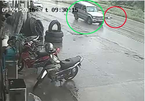 Ám ảnh clip người sang đường hai lần bị ô tô đâm - Hình 2 Am anh clip nguoi sang duong hai lan bi o to dam-Hinh-2