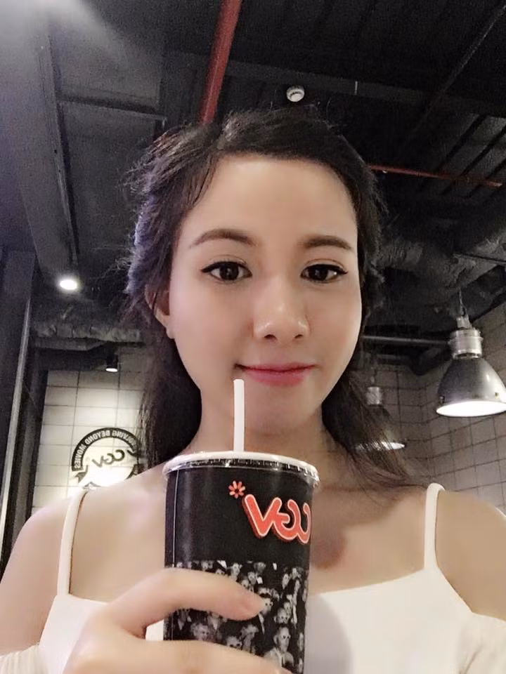 Sau khi trung tâm hoạt động ổn định, cô giáo Kiều Trang lại tiếp tục triển khai dạy tiếng anh online miễn phí trên Youtube, với mong muốn giúp đỡ những học viên ở xa không có điều kiện học tiếng Anh. Kênh dạy tiếng Anh của cô giáo thu hút được hàng triệu người theo dõi.