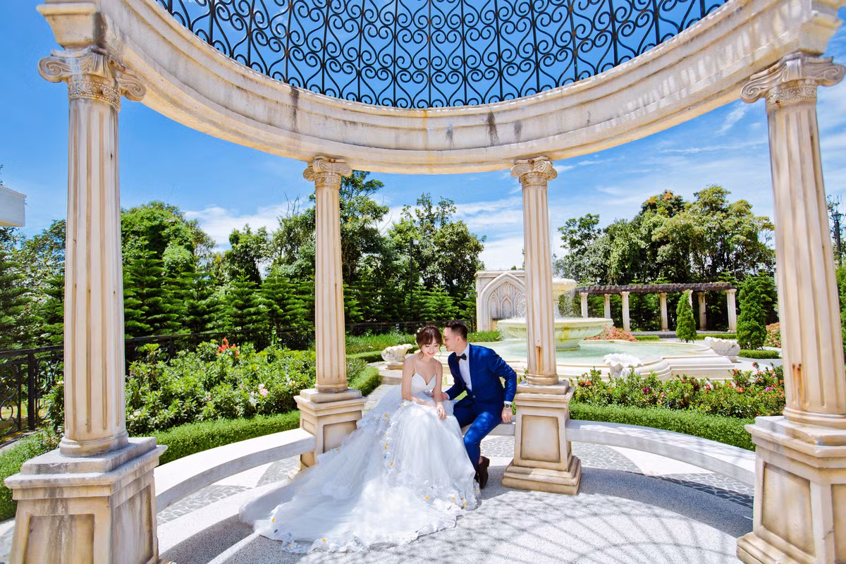 Tháng 6/2015, Lâm Duy quyết định sang Nga để cầu hôn bạn gái và may mắn nhận được sự đồng ý của Yến cùng gia đình hai bên. Ảnh: Nupakachi Studio.