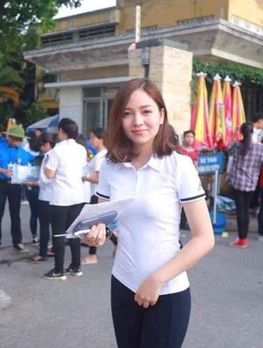Tháng 7 vừa qua, thời điểm diễn ra kỳ thi đại học 2016, dân mạng Việt chắc hẳn đã rất ấn tượng với một nữ sĩ tử với bức ảnh chụp tại điểm thi trường Đại học Bách khoa, Hà Nội. Vì quá xinh đẹp, dễ thương và nổi bật nên hot girl thi Bách khoa đã gây thương nhớ cho biết bao dân mạng, chàng trai trẻ ngay từ cái nhìn đầu tiên. Xét về dung mạo, đây cũng là một trong những nữ sĩ tử nổi tiếng nhất trong kỳ thi đại học năm nay. Điều này khiến bản thân cô được nhiều người quan tâm, săn lùng thông tin.