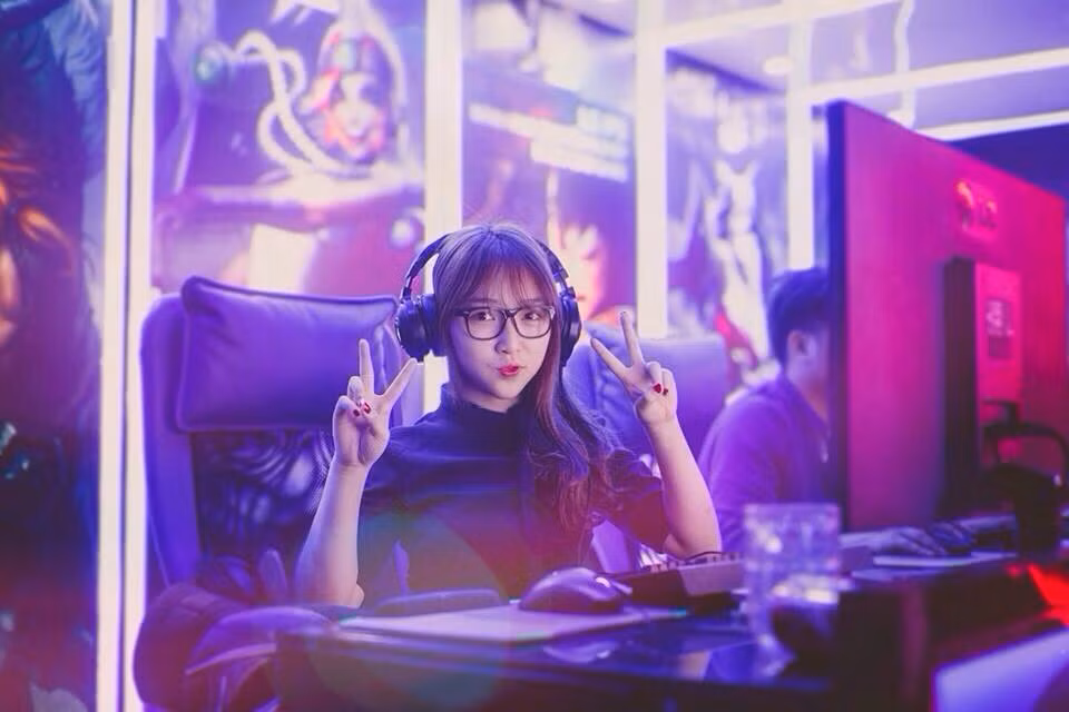 Ve dep ngot ngao cua nu game thu “Xuka phien ban Viet“