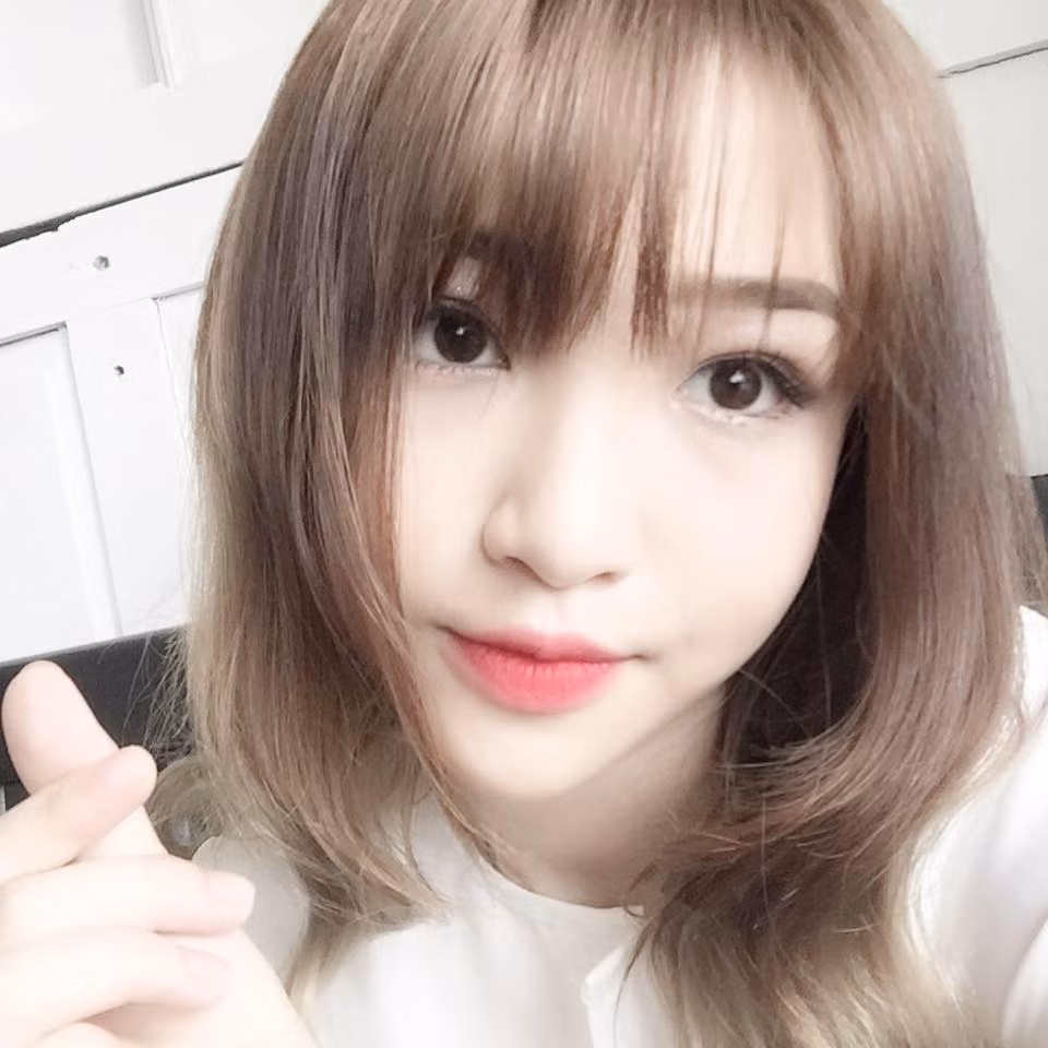 Gương mặt baby, đôi mắt to tròn và môi trái tim là những lợi thế giúp nữ game thủ Hà thành tự tin trong mọi bức hình.