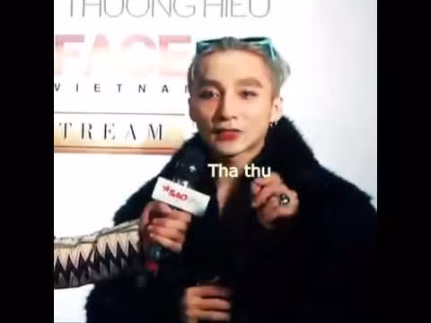 Trước đó, Sơn Tùng cũng bị dân mạng "ném đá" tơi tả trong bài phát biểu lúc lên sóng truyền hình về hình xăm trên trán. Không hiểu vì lý do gì mà Sơn Tùng đã phát âm từ Tattoo thành "tha thu". Chỉ vì một lần trót vạ miệng, chàng trai 9X đã dễ dàng tạo ra 1 trào lưu cực độc trong giới trẻ.