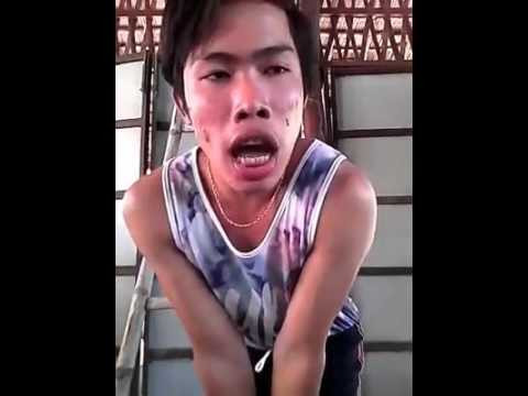 Rất nhiều đoạn clip quay cảnh một chàng trai xấu xí, "môi dày, miệng loe", mặt có nhiều vết sẹo mụn nói về chuyện tình yêu đã khiến dân mạng không thể nhịn nổi cười trong suốt thời gian qua. Chàng trai xấu lạ này tự giới thiệu tên là Tùng Sơn và với giọng nói eo éo, những cử chỉ, hành động ẻo lả... nhiều dân mạng cho rằng Tùng Sơn là người đồng tính. Tùng Sơn quê ở Bình Thuận và bối cảnh trong quen thuộc trong clip của anh là trong một ngôi nhà tuyềnh toàng lợp bằng tre, nứa, nơi anh chàng này mặc sức làm những hành động khác người.