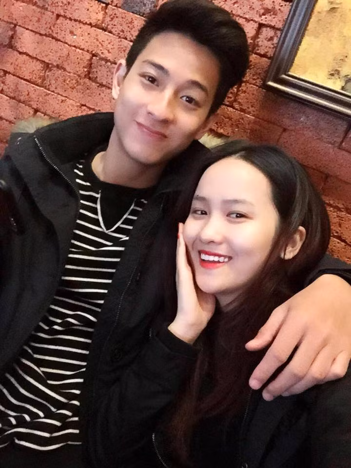 Trái với sự ướt át, thể hiện tình cảm "ngọt như đường" của Hồng Nam, cô nàng Miss Du học sinh lại có vẻ kín tiếng và ít thể hiện chuyện tình cảm trên trang cá nhân.