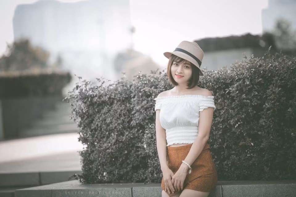 Và chính những phát ngôn đó càng khiến Lê Thị Bích - Bích Cherry nổi tiếng hơn. Đỉnh điểm là sau vài ngày sự việc xảy ra gây xôn xao mạng xã hội, Lệ Thị Bích được một đài truyền hình nổi tiếng mời làm nhân vật trong một chương trình phỏng vấn... và trong chương trình này Bích tiếp tục có nhiều phát ngôn gây tranh cãi và nó cũng góp phần giúp cô nàng được nhiều người chú ý đến hơn dù là theo hướng rất tiêu cực.