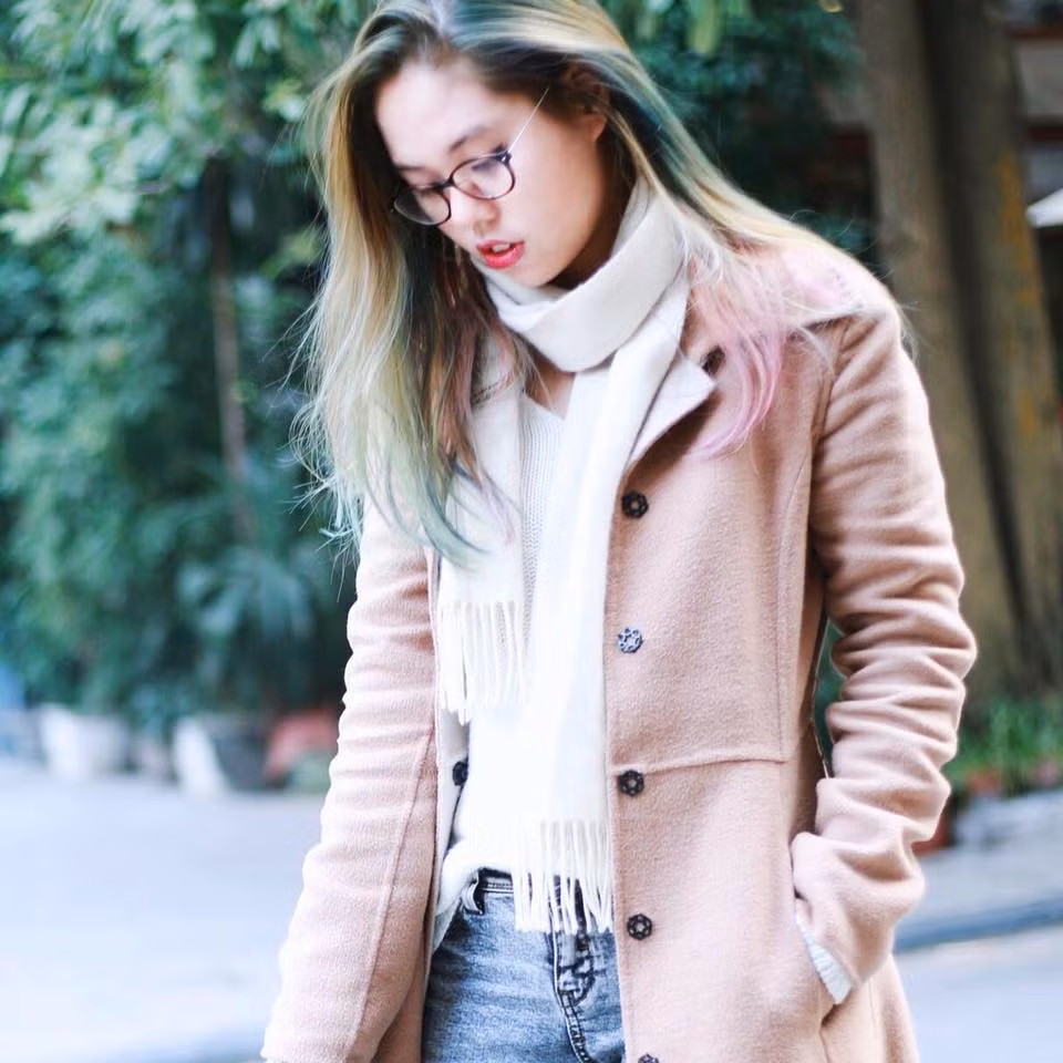 Nữ nhiếp ảnh trẻ chia sẻ, đối với con gái công việc chụp ảnh sẽ gặp phải một số trở ngại hơn nam giới, tuy nhiên Hồng Nhung không quá bận tâm về điều đó. Chụp ảnh vẫn là một thói quen, một niềm đa mê bất tận khiến cô cảm thấy vui vẻ và hứng khởi dù trong hoàn cảnh nào.