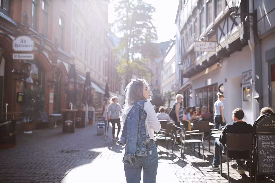 Bức ảnh đầy màu sắc ghi lại cảnh Hồng Nhung du lịch tại Ý nhận được nhiều lời khen không ngớt từ cộng đồng mạng. Ảnh trong bài: Facebook nhân vật.