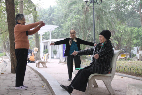 Chế độ tập luyện đều đặn giúp người cao tuổi nâng cao sức khoẻ, tăng cường sức đề kháng.