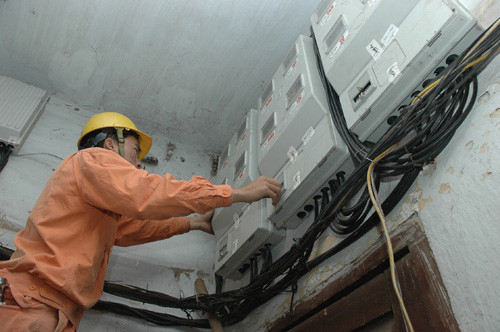 Cai cach EVN truoc khi tang gia dien