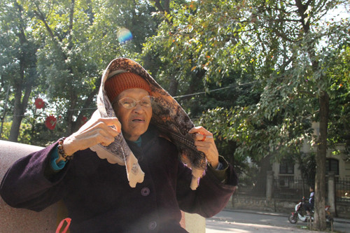 Bo sung vitamin D dung cach o nguoi gia