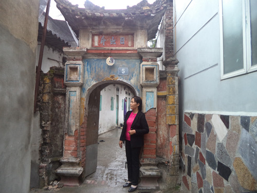 Nhung ngoi nha la lung o lang Trieu Khuc Ha Noi-Hinh-2