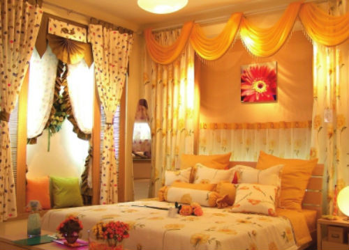 Nếu có thể, bạn hãy điều chỉnh ánh sáng của phòng ngủ bằng những đèn có màu ấm dịu mắt. Khi bạn nằm nghỉ ngơi trên chiếc giườngcủa mình có thể cẩm nhận được khí trường ấm áp, có tác dụng đẩy vận đào hoa của bạn vượng phát.