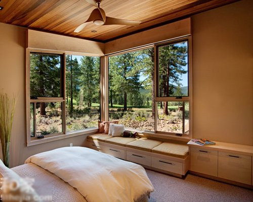 Cửa sổ chính là vị trí vô cùng quan trọng trong căn nhà. Đây là nơi dùng để lấy ánh sáng và không khí trong lành cho không gian sống, mang lại cho bạn vận thế tốt đẹp. Vì thế những người đang độc thân có thể lợi dụng việc trang trí cửa sổ giúp vượng vận đào hoa.