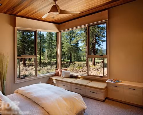 Cửa sổ chính là vị trí vô cùng quan trọng trong căn nhà. Đây là nơi dùng để lấy ánh sáng và không khí trong lành cho không gian sống, mang lại cho bạn vận thế tốt đẹp. Vì thế những người đang độc thân có thể lợi dụng việc trang trí cửa sổ giúp vượng vận đào hoa.