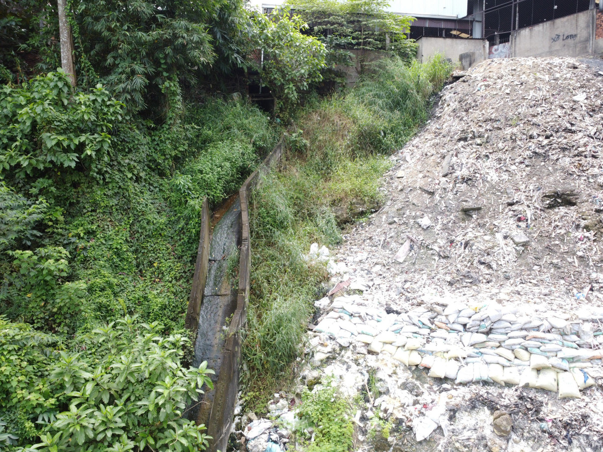 Công ty Đăng Long Đồng Nai ngang nhiên xả thải ra môi trường? - Hình 5 Cong ty Dang Long Dong Nai ngang nhien xa thai ra moi truong?-Hinh-5
