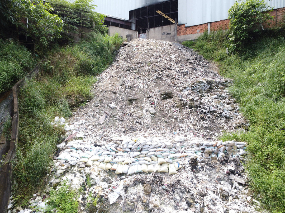 Công ty Đăng Long Đồng Nai ngang nhiên xả thải ra môi trường? - Hình 10 Cong ty Dang Long Dong Nai ngang nhien xa thai ra moi truong?-Hinh-10