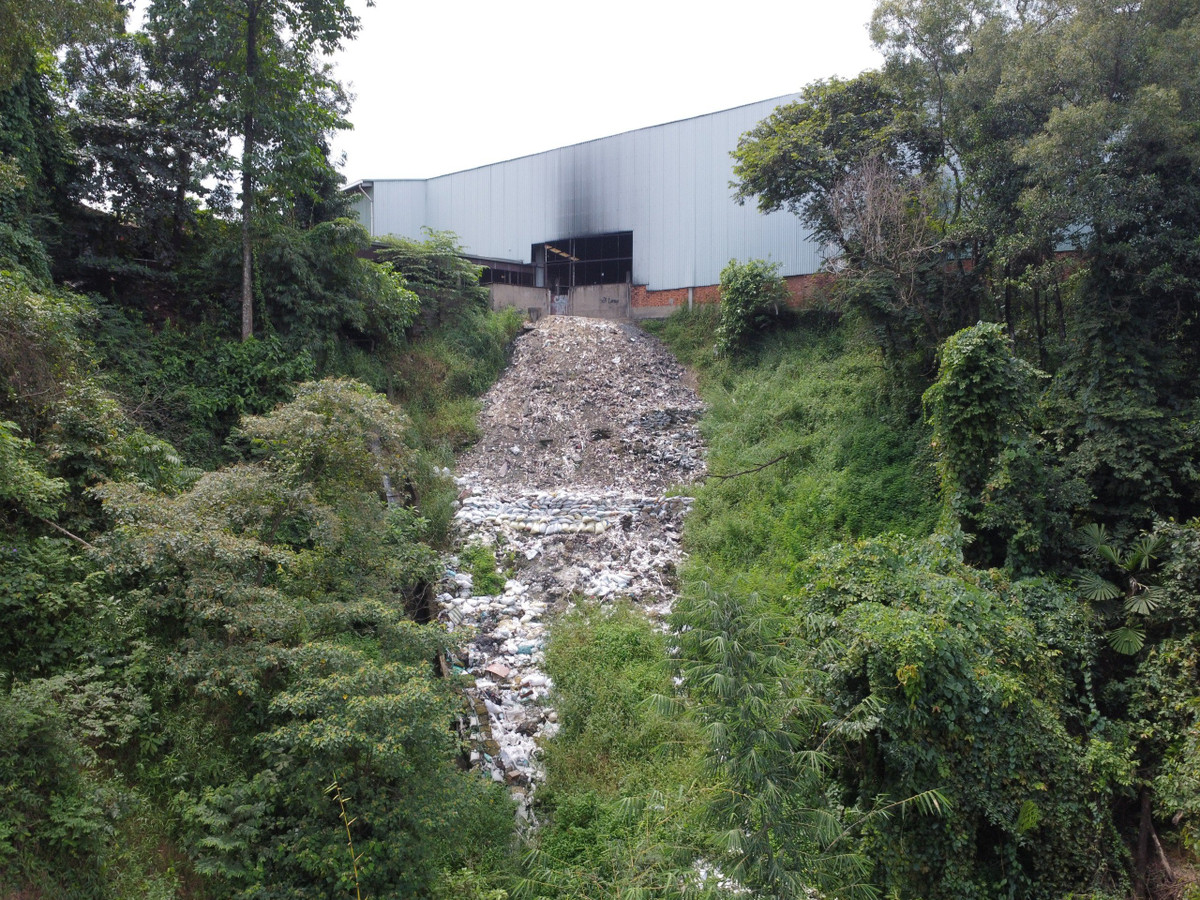 Công ty Đăng Long Đồng Nai ngang nhiên xả thải ra môi trường? - Hình 6 Cong ty Dang Long Dong Nai ngang nhien xa thai ra moi truong?-Hinh-6